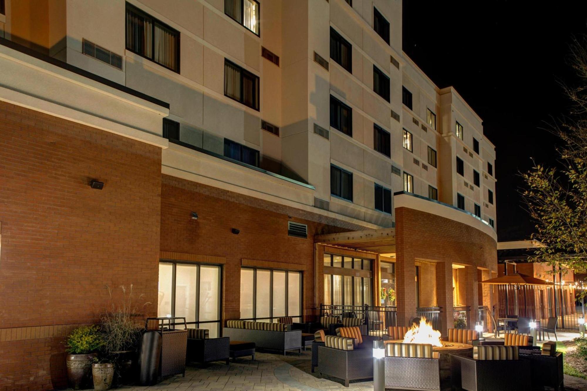 Courtyard By Marriott Carrollton Hotel Exterior photo