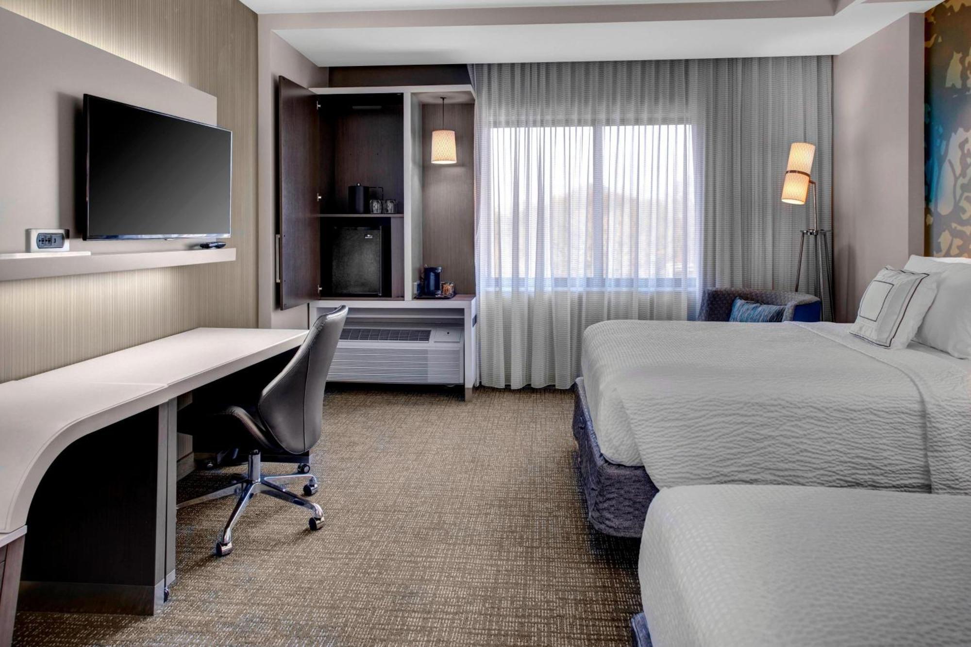 Courtyard By Marriott Carrollton Hotel Exterior photo