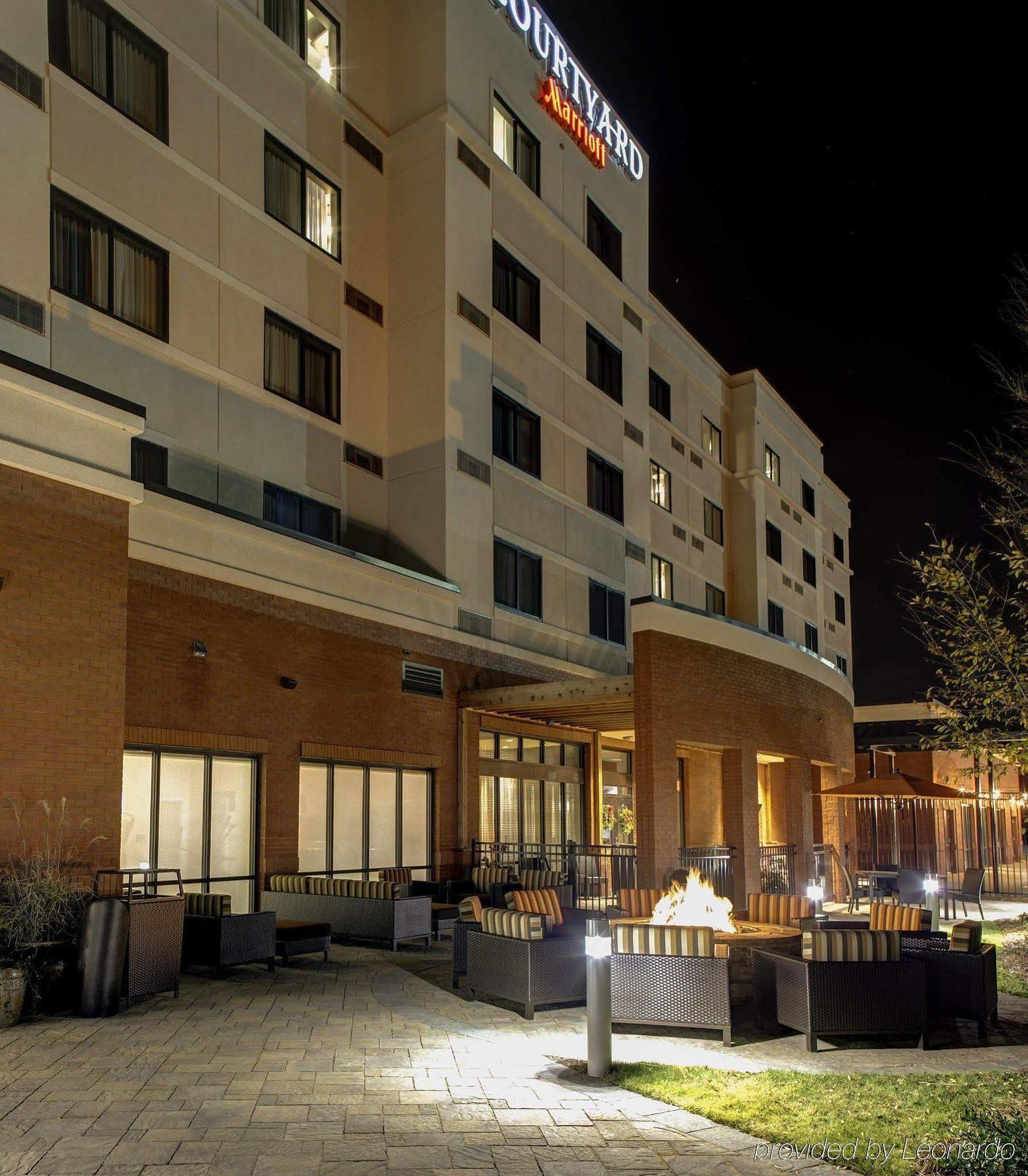 Courtyard By Marriott Carrollton Hotel Exterior photo